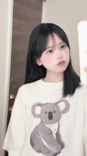 コアラパジャマと鏡の前の可愛さ