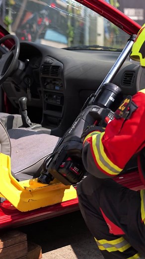 RZ 1-910 SMART-FORCE: Versatile Rescue Tool