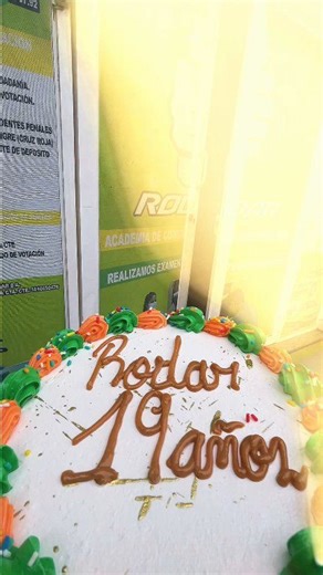 19 años formando conductores, construyendo confianza En la Academia de Conducción RODAR celebramos 19 años de trayectoria, disciplina y compromiso con la seguridad vial. Son casi dos décadas enseñando a manejar con responsabilidad, respeto y valores que no pasan de moda. Gracias a quienes confiaron ayer, confían hoy y seguirán confiando mañana. Seguimos rodando… con experiencia. #19AñosRODAR #AcademiaRODAR #FormandoConductores #SeguridadVial #ExperienciaQueGuía | Escuela de Conducción Rodar