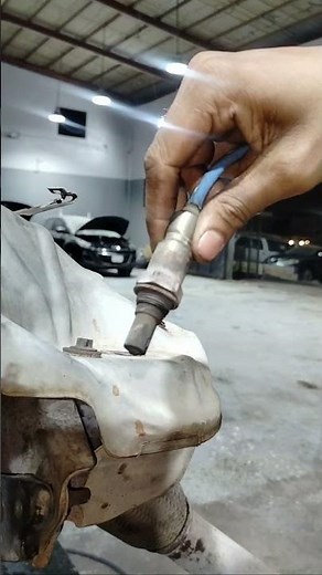 “New O2 Sensor Removal Tool 🔧 Easy & Fast Method!” #automobile #mechanic #tools #viral #shorts #tips