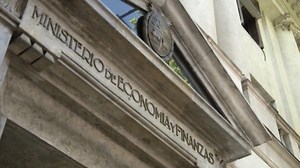 El Poder Ejecutivo comunicó al Parlamento que ampliará el tope de endeudamiento del gobierno