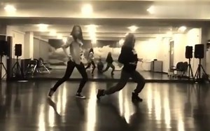 秀晶&luna-双人舞练习室(Dancing in the dark-LadyGaga)