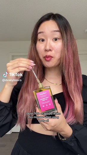 the correct way to apply body oil🫡 #bodyoilroutine #bodyoilhacks #bodycaretips #bodymoisturizer