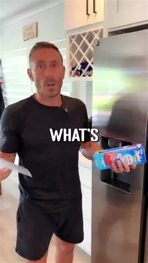 5.1K views · 141 reactions | CLASS ACTION AGAINST MAKERS OF ZIP LOC BAGS... Those super convenient little plastic zip bags can actually be bad for your health! If you pour hot foods into them, or (God forbid) microwave food in them....OR even just fatty foods in them... The contents will be contaminated with MICRO PLASTICS Glass storage containers with plastic lids (that don't touch the food) are the way to go | True Stories from The Health Forum NZ | Facebook