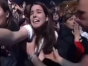 Lucky Fan Gets To Hug Michael On STAGE… bet your jealous 😏 #thr1llern1ght #michaeljackson #kingofpop #fyp #jackson #viral #foryou #foryoupage #actives #goviral #trending #mjinnocent #parati | Forever Michael