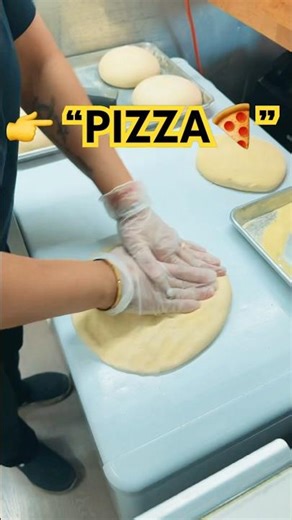 Neapolitan pizza #shorts #shortsfeed #pizza #food #italianfood #sourdough #homemade #tutorial