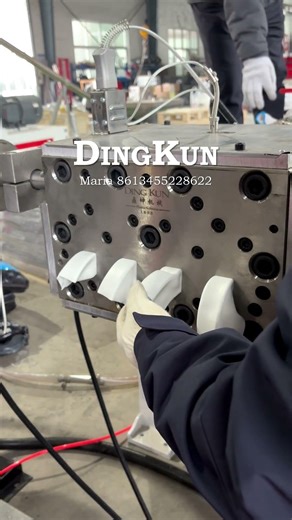 PVC FENCE PROFILE MAKING MACHINE PVC LIVESTOCK FENCE MACHINE PLASTIC GARDER FENCE PRODUCTION