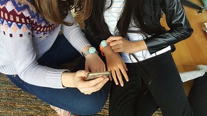 Smart friendship bracelet gets girls into coding #HourOfCode #MakerEducation