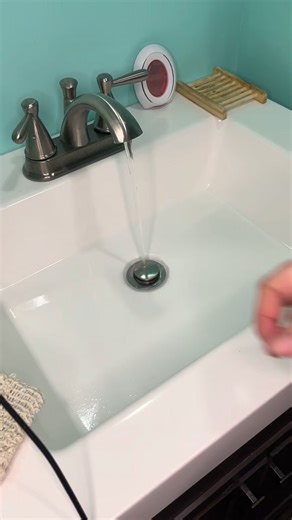 Gingerly Snapped on Instagram: "A super sudsy lather test 😍 Gingersnap is my favorite Winter Collection soap! This goat milk & shea soap is colored with cinnamon powder and scented with a warm blend of essential oils #artisansoap #coldprocesssoap #cpsoap #naturalsoap #sustainableskincare #naturalskincare #soapdesign #soapmaker #smallbatch #goatsmilksoap #goatsmilkskincare #womanownedbusiness"