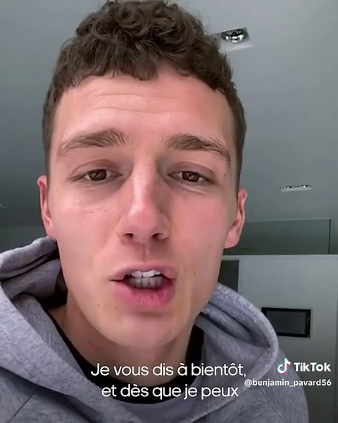 "Bonjour la famille tiktok 👋 C'est mon nouveau sponsor de @adidas"