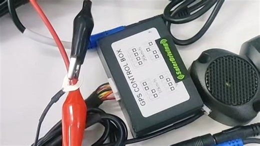 跨境电商汽车盲区监测雷达系统两个探头距离15米并线变道辅助双色通用盲区监测BSD并线辅助系统LED灯单色双色汽车电子变道辅助驾驶