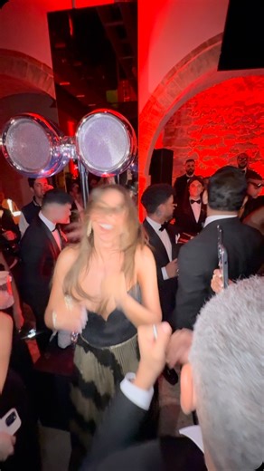 Sofia Vergara on Instagram: "🥳🥳🥳"