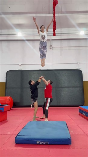 🤝🤝 #banquina #circus #trio #acrobat #banquine