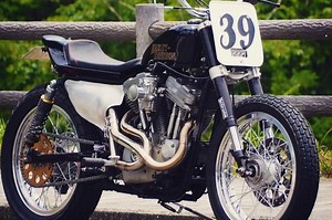 Harley-Davidson Sportster XL883 Flat Tracker, Tampang Simpel, Garpu Depan Punya KTM - Gridoto