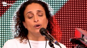 🎵 There is still another game to play And life is beautiful that way 🎵 Noa (Achinoam Nini) ci emoziona con "Beautiful that way" 😍, dal Best Of di #Radio2SocialClub. Chi non la ricorda come colonna sono nel film "La vita è bella"? | Rai Radio2