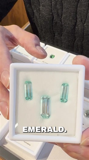 Part 2 of #stephenwebster ’s #TucsonGemShow finds. Bi-colour Beryl is under the loupe today. #jewellery #gemstones #bling