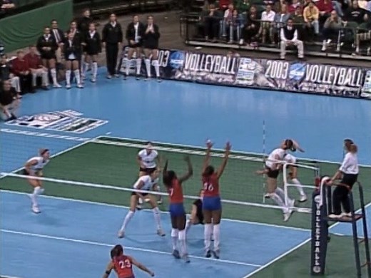 That is some 𝒔𝒆𝒓𝒊𝒐𝒖𝒔 transition volleyball shown by Nicole Davis with the perfect dig and April Ross putting it away! ✌️ | NCAA Women's Volleyball