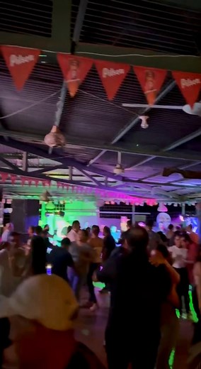 9.3K views · 156 reactions | ‼️ EN VIVO MIX DE CUMBIAS ROMÁNTICAS‼️ Así vivimos el evento anoche en Latinos!!!! DISFRUTAMOS AL MÁXIMO…. Fulll Latinos!!! | 헙헨헦헜헢헡 헟헔헧헜헡헔 | Facebook