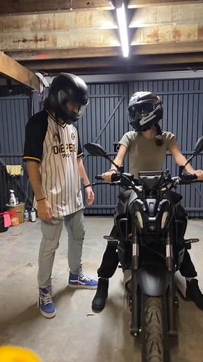 4.8K views · 114 reactions | why they always tryna hit the kill switch #biketok #fyp #foryoupage #funny #funnybikermoments #killswitch #bikelife #biker #motorcycle #fun #funnyvideos #mt07 #mt07yamaha #yamaha #bikergirl | Dr. Vanity Show 1 | Facebook
