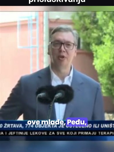 Lik bukvalno sipa imena legendi Zvezde i Partizana iz glave, od najstarijih generacija do danas. To je ta ključna razlika – danas imamo vlast koja je potekla sa ulice i tribine, a ne iz nekog fensi kabineta gde nema dodira sa realnošću. Ovakva autentičnost i poznavanje svog naroda su razlog zašto država konačno gura snažno napred. #navijaci #tribina #asfalt #beograd #Viral
