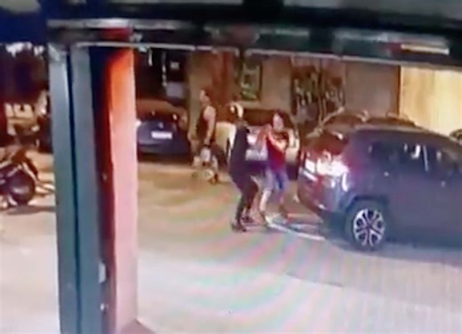 Asaltan en grupo a un hombre en el centro de Barcelona para robar un reloj de 40.000€ y 20.000€ en efectivo| VÍDEO