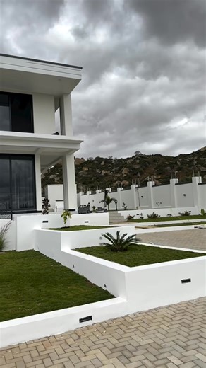 *"Un foyer, bien plus qu’une maison. Un espace où les rires résonnent, où les souvenirs se tissent jour après jour. Là où chaque pièce raconte une histoire d’amour, de partage et d’unité. Pour que chaque membre de la famille s’y sente chez soi, en paix."* #MaisonFamiliale #BonheurChezSoi #FoyerChaleureux #VieEnFamille #ArchitectureDeVie #MaisonDeCœur #DesignEtÉmotion #LieuDeVie #AmourEtFamille #HarmonieChezSoi #ConstruirePourLesSiens #RêveEnFamille #EspaceDeBonheur #cheznouscestici | Construire 