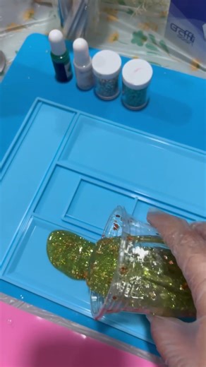🌿 DIY Emerald & Gold Resin Dominos | #Satisfying Pour