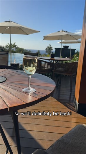 This sneaky little bar has the best view, coolest vibe, and is not well-known. We were so excited to have stumbled across it! Inside the AC Hotel by Marriott Maui Wailea this pool bar is open to the public so anyone can stop in to enjoy the views, serenity, and bountiful wine pours 😉 #WaileaEats #CocktailBar #PoolBar #Wailea #WaileaBar #MauiThingsToDo #MauiEats | Kai Kanani Sailing