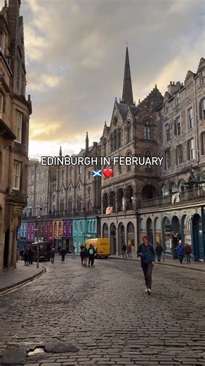 It’s been a bit grey and moody lately, but this is genuinely how a February afternoon in Edinburgh can look like.🏴󠁧󠁢󠁳󠁣󠁴󠁿 #edinburgh #winter #fyp #scotlandiscalling #placestosee