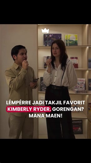 Menu takjil favorite kalian gorengan? Ah mana main! Kimberly Ryder aja menu favoritenya Lemperre🤤 🇮🇩 🫱🏼‍🫲🏻 🇫🇷 - [📸: daffaalfalah_] #KUYEntertainment
