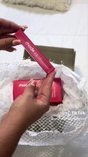 unboxing my order from @rhode skin 💋🤍 -pocket blush shade: spicy marg -peptide lip tint shade: guava spritz -lip case shade: guava spritz #unboxing #makeupunboxing #rhode #rhodeskin #liptint #blush #rhodephoncase #makeup #viral #foryou #makeuptiktok