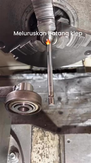 Vangky Siam Maulana on Instagram: "Dengan cara di panaskan menggunakan api lebih cepat 😬🔥🤩 #tutorial #diy #motorcycle #valve #broke #repair"