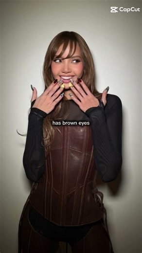 hiw similar to lisa? #blackpink