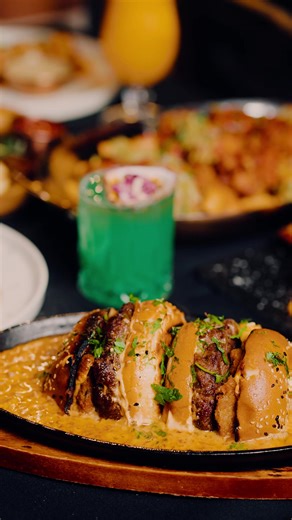 POV: The moment the Sizzling Cheeseburger Steak Bites hit your table. 🤤 That sound alone is worth the trip. Come get your dose of smoke and sizzle this week! #elementssmokehouse #sizzling #cheeseburger #darlinghurst #sydneyeats