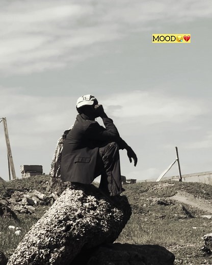 Mood meaning: what 'MOOD😪💔' expresses