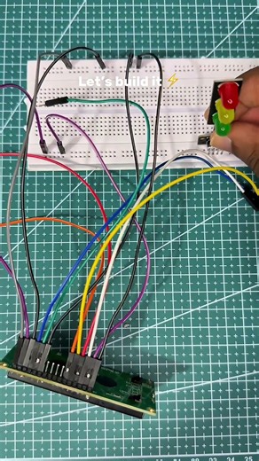 🚦 Advanced Arduino Traffic Light with an LCD countdown timer! ⚡️ #Arduino #diy #Coding