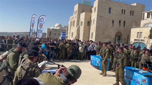 IDF Haredi Hasmonean Brigade’s first company completes basic training at Western Wall, receiving their dark blue berets. REPORT▸ https://eu1.hubs.ly/H0mc61j0 Video: The new soldiers completing the study of a tractate of Talmud as part of the ceremony | JNS.org