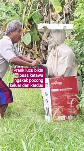 prank lucu bikin puas ketawa ngakak pocong keluar dari kardus #shorts