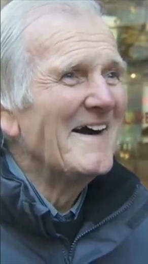 When BBC interviewed former Liverpool goalkeeper Tommy Lawrence - Touching 🥹⚽
