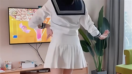 雷鸟MiniLED电视65英寸，画质细腻，适合家庭影院，每帧都清晰动人。