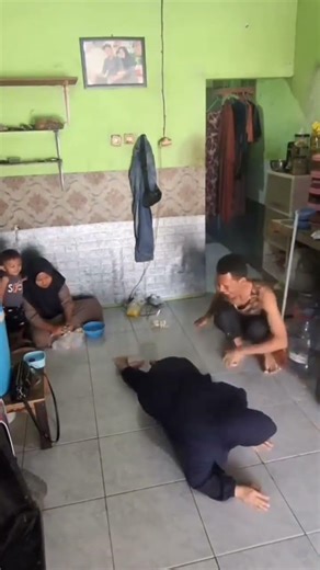 mak latah bisa aja🤣 #shortvideo #funny #seharianlucu #lucu #tipeketawa #istrilucu #ngakak #comedy