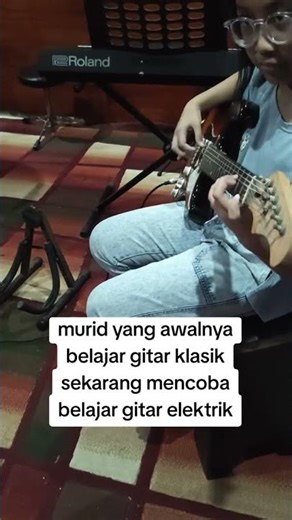 kursus les gitar murid awalnya belajar gitar klasik kini pindah elektrik #shorts