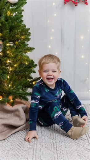 Merry Christmas from the Yoders. May you all feel the love of Jesus during this season. 🎄❤️ @genglerphoto knocks it out of the park again! | Nicole Yoder