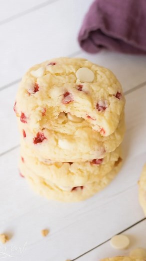 Karli | Family Food Blogger on Instagram: "Copycat Subway Raspberry Cheesecake Recipe 🚨 These cookies are soft, chewy, and packed with a delicious raspberry flavor. The combination of the fruity and creamy flavors creates a truly indulgent treat that is hard to resist.😋 Search ‘copycat subway cookie’ using the link in my bio @cookingwithkarli for the full recipe! #cookies #raspberries #creamcheese #cheesecake #desserts #dupe #foodies #subway #eatfresh"