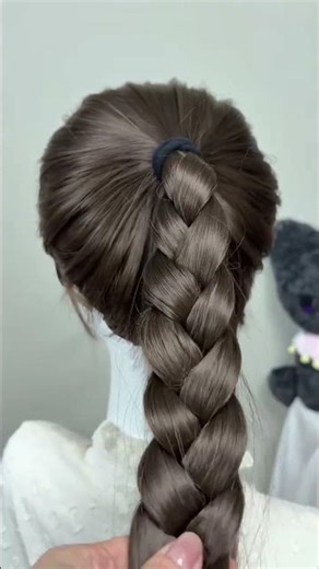 Effortless Star-Style Updo: Versatile and Vibrant, Perfect for Any Occasion