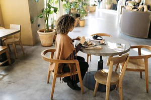 Dining Solo Isn’t Sad — It’s a Power Move and a Longtime Server Shares How to Make the Most of It