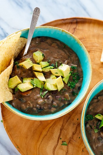 My spicy black bean soup is my favorite black bean soup! 😍✨ This healthy black bean soup recipe is easy to make with canned beans. Thanks to some basic aromatics and Cuban spices, it’s incredibly flavorful and delicious. The soup tastes remarkably fresh thanks to the carrots, celery and garlic! 👏👏 Get the full recipe here: https://cookieandkate.com/spicy-vegan-black-bean-soup/ | Cookie and Kate