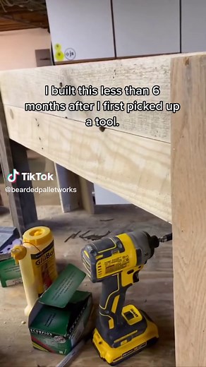 DIY Floating Pallet Wood Coffee Table