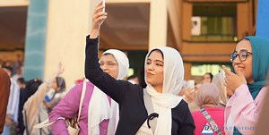 125K views · 1.9K reactions | #Deltauiv Delta University warmly welcomed new and returning students at the start of the academic year with flowers, chocolates, and thoughtful gifts. The atmosphere buzzed with excitement as students celebrated this new beginning, filled with optimism and positive energy. | Delta University | Facebook