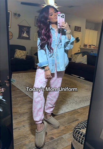 Today’s mom uniform ootd was cozy as always with the sweats and a perfect oversized jean jacket to top it off with the coziest @EVELLYHOOTD US booties! #momootd #ootd #outfitinspo #denimjacket #affordablefashion